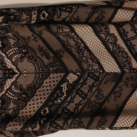 CAbi Black and Tan Camisole Top Women's Medium Adjustable Straps Lace Print - Picture 4 of 6